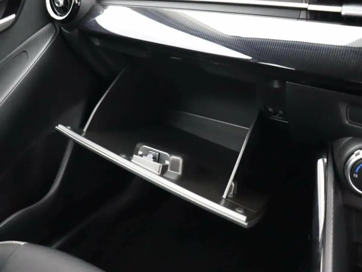 2024-mazda-mazda2-15-e-skyactiv-g-centre-line-big-35