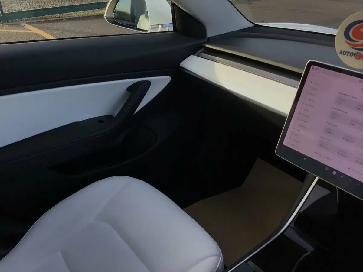 2019-tesla-model-3-e-4x4-performance-pack-big-25