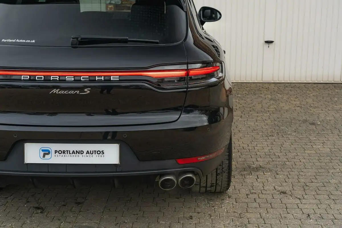 2020-porsche-macan-30-s-big-20