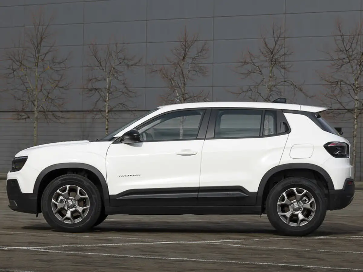 2024-jeep-avenger-12-gse-longitude-big-3