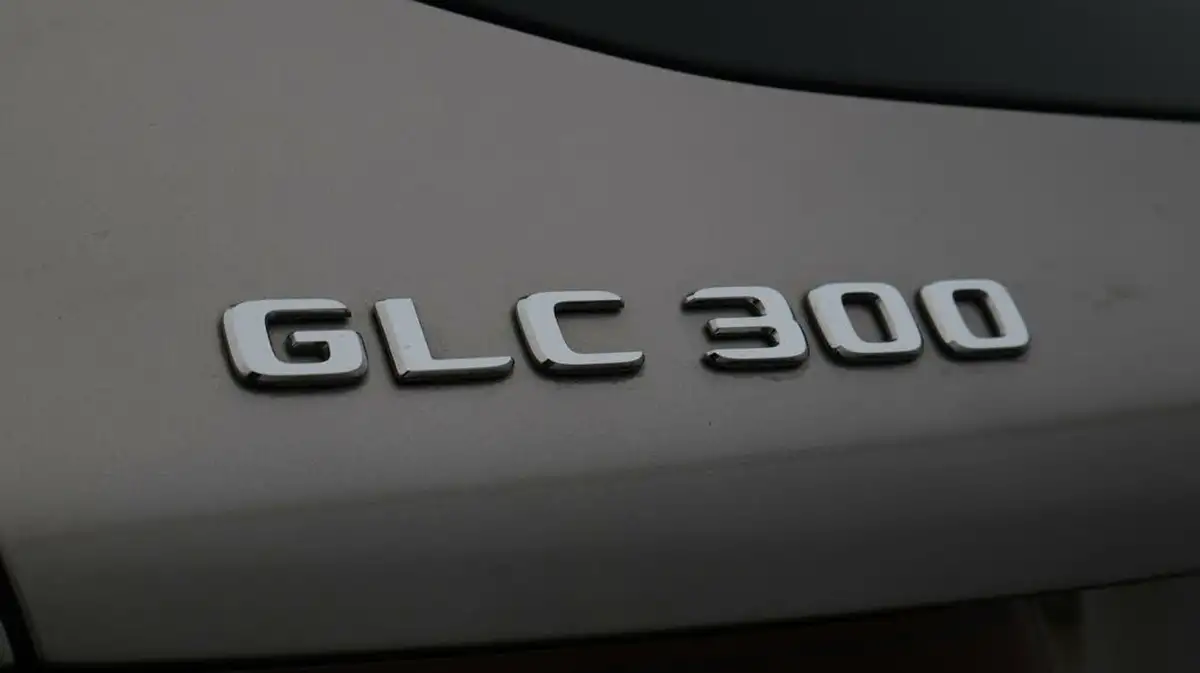 2020-mercedes-benz-glc-class-20-glc300-sport-big-20