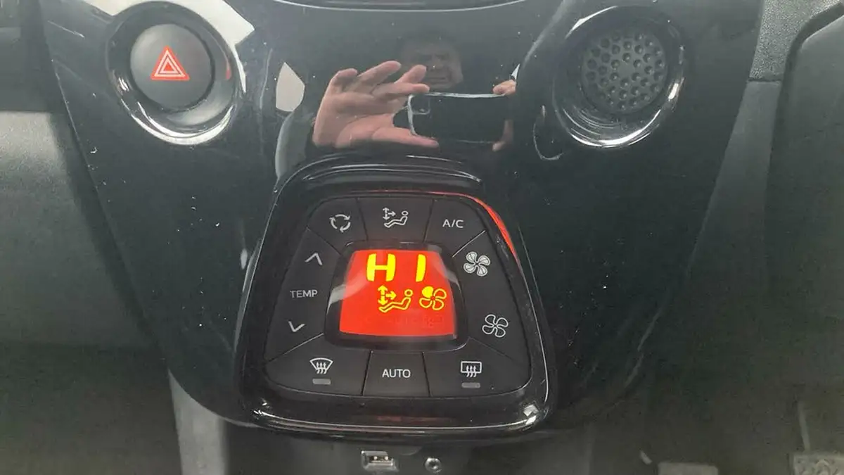 2018-toyota-aygo-10-vvt-i-x-press-71bhp-big-23