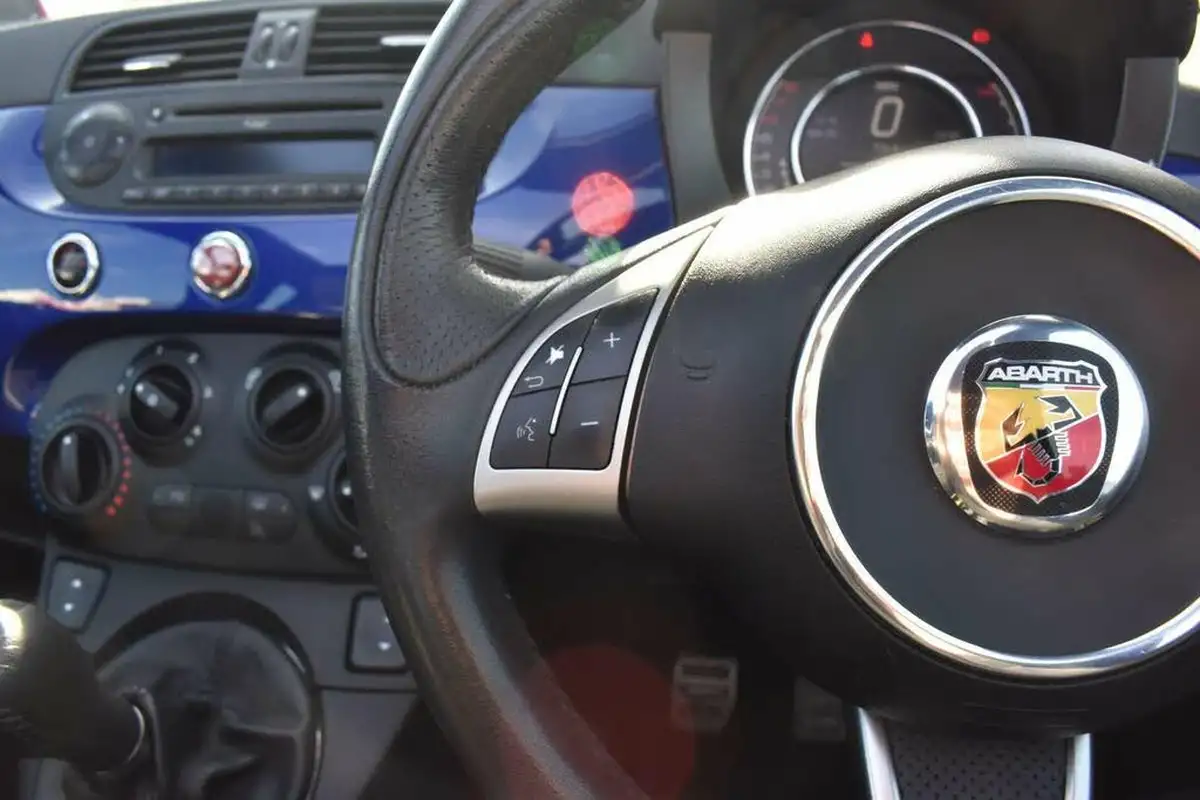 2016-abarth-500c-14-tjet-595c-big-18