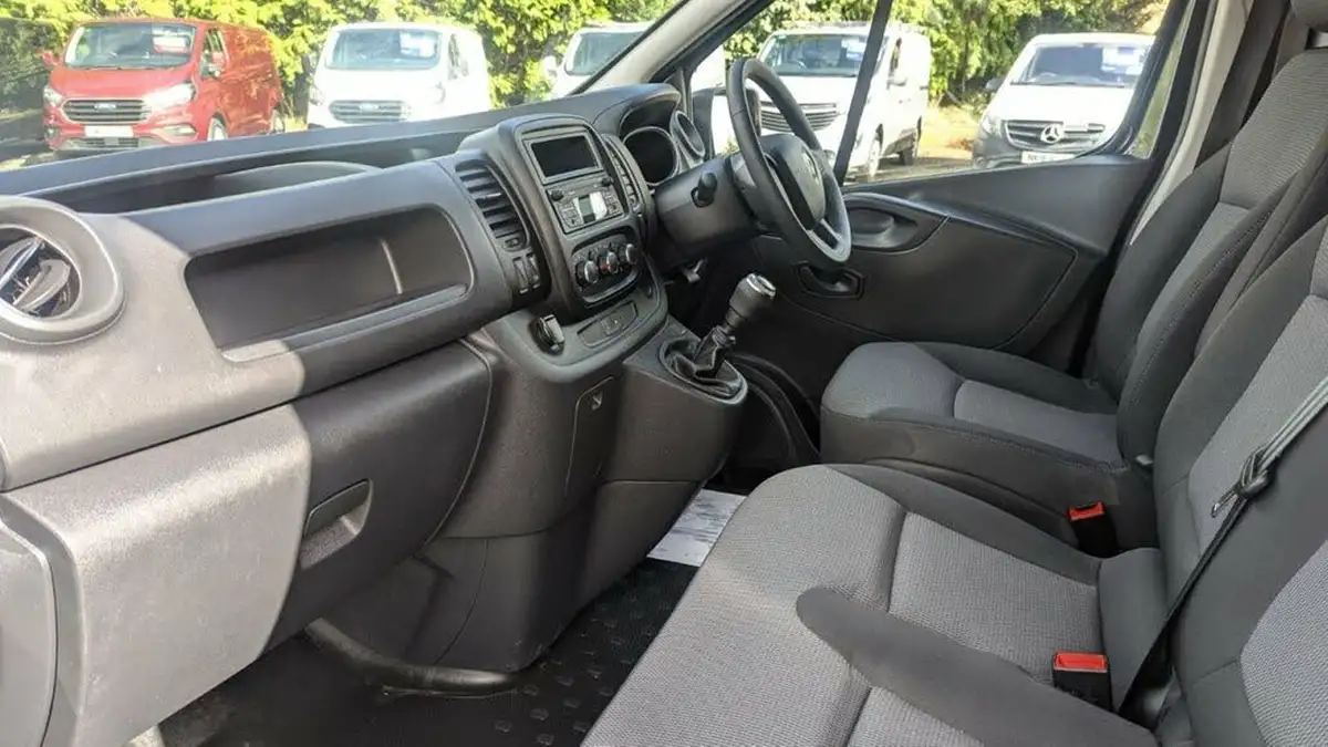 2021-renault-trafic-20dci-sl30-energy-120-business-panel-big-14