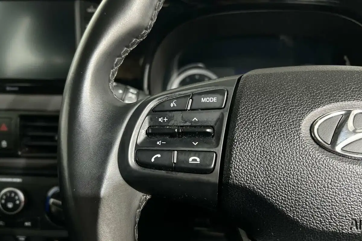 2021-hyundai-i10-12-se-connect-big-24