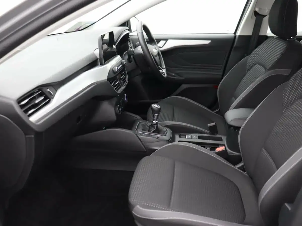 2020-ford-focus-15-zetec-120ps-estate-big-18