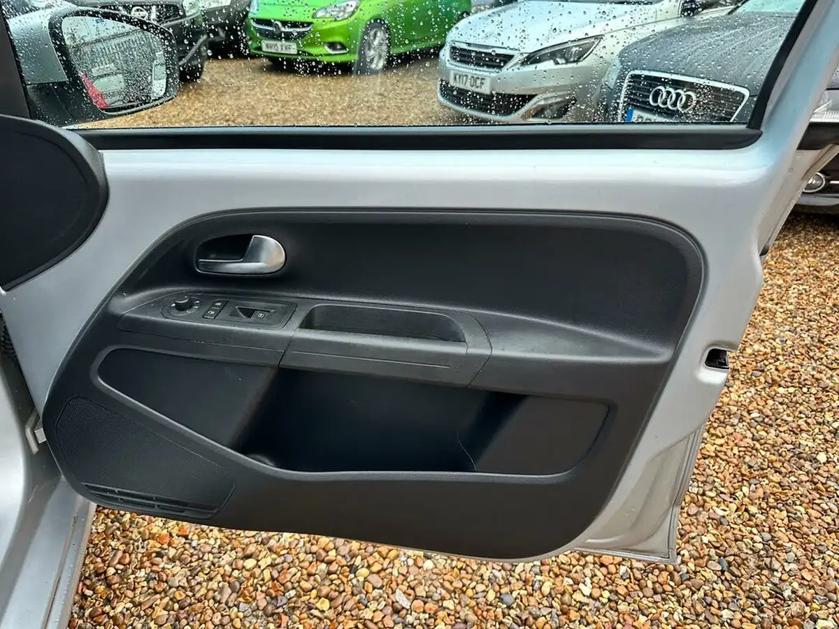 2012-skoda-citigo-10-elegance-75ps-5d-asg-big-27