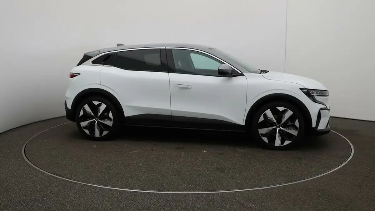 2024-renault-megane-e-tech-e-techno-big-47