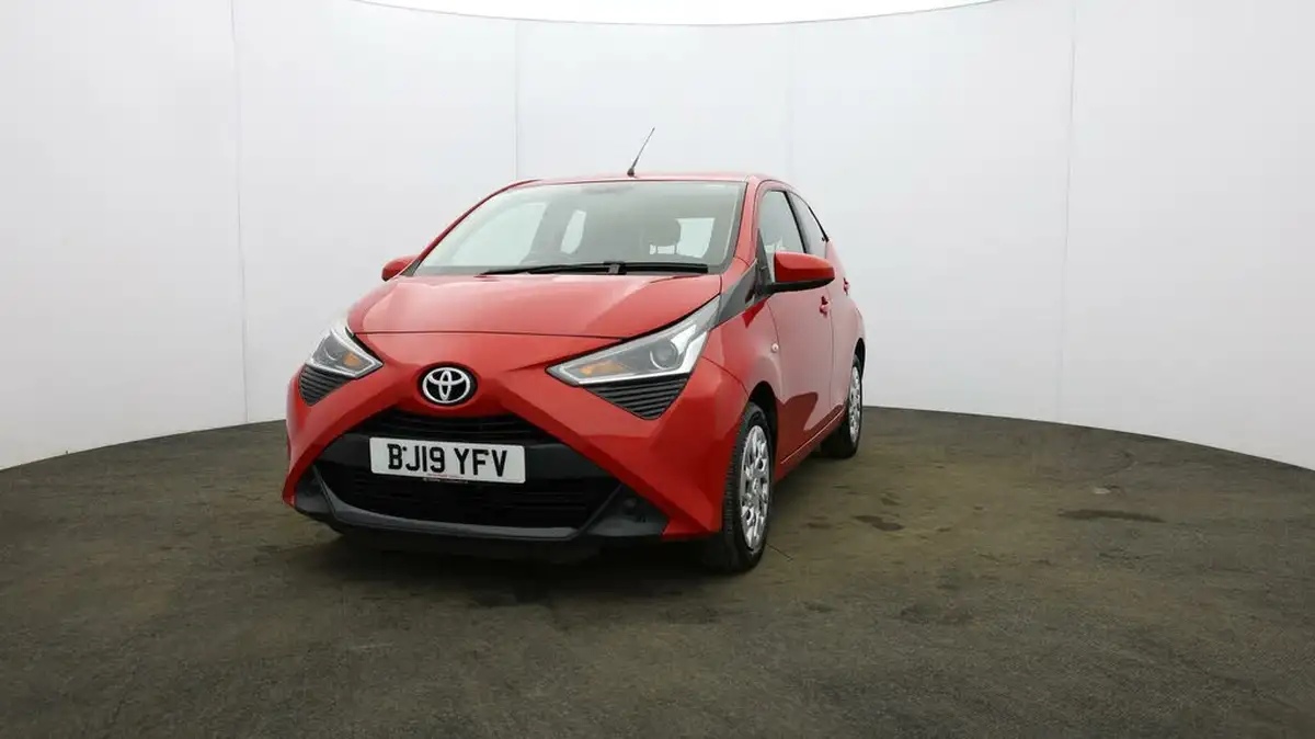 2019-toyota-aygo-10-vvt-i-x-play-big-37