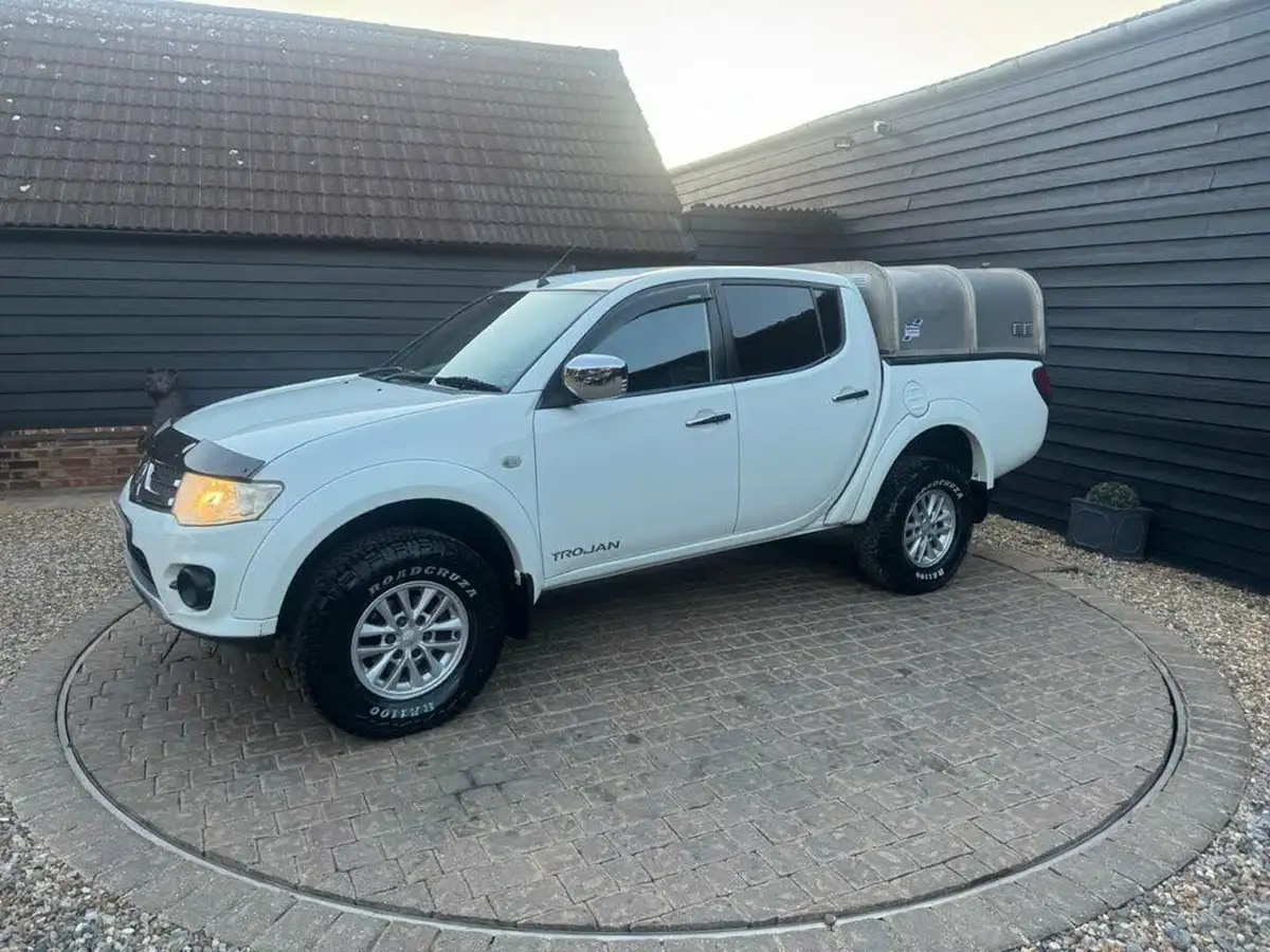 2014-mitsubishi-l200-25td-trojan-big-34