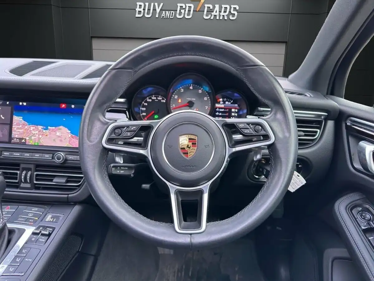 2020-porsche-macan-30-s-big-26