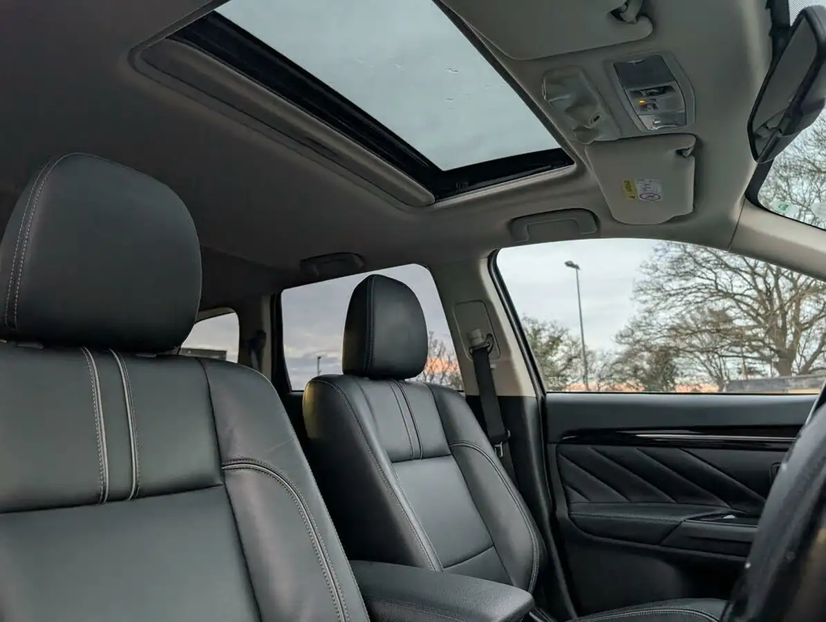 2016-mitsubishi-outlander-20-gx4h-phev-big-13