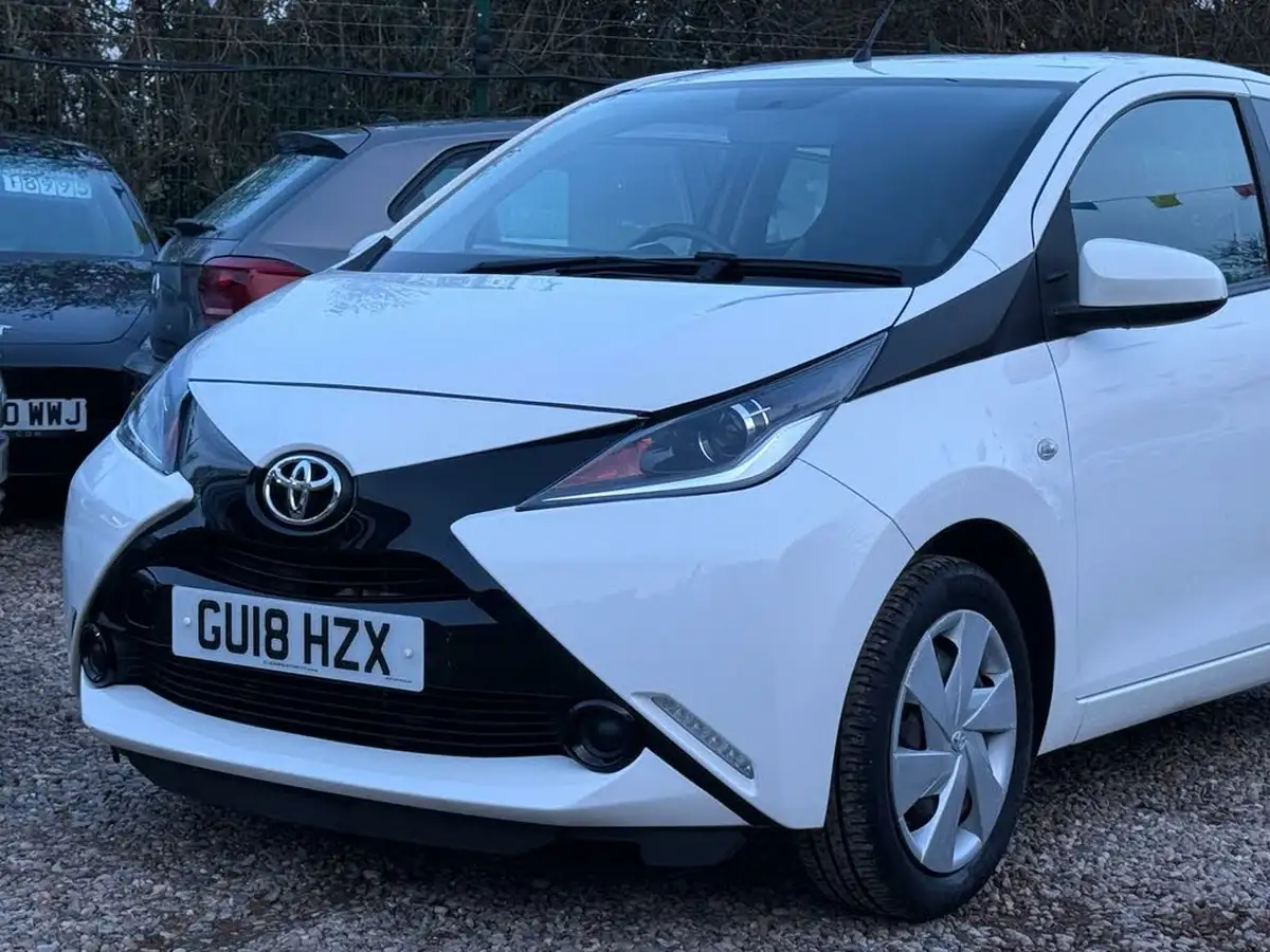 2018-toyota-aygo-10-vvt-i-x-play-71bhp-5d-x-shift-big-31