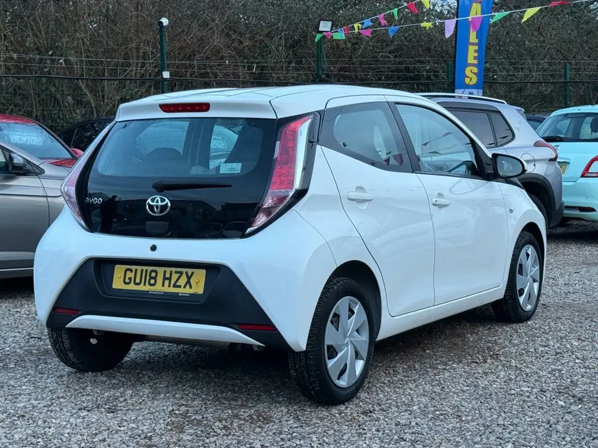 2018-toyota-aygo-10-vvt-i-x-play-71bhp-5d-x-shift-big-7