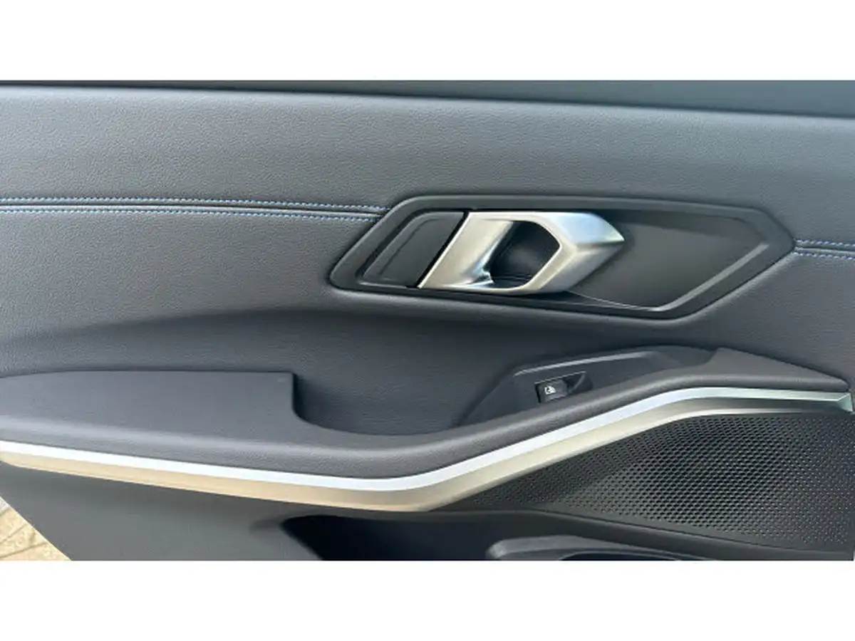 2024-bmw-3-series-20-320i-m-sport-touring-5d-big-39