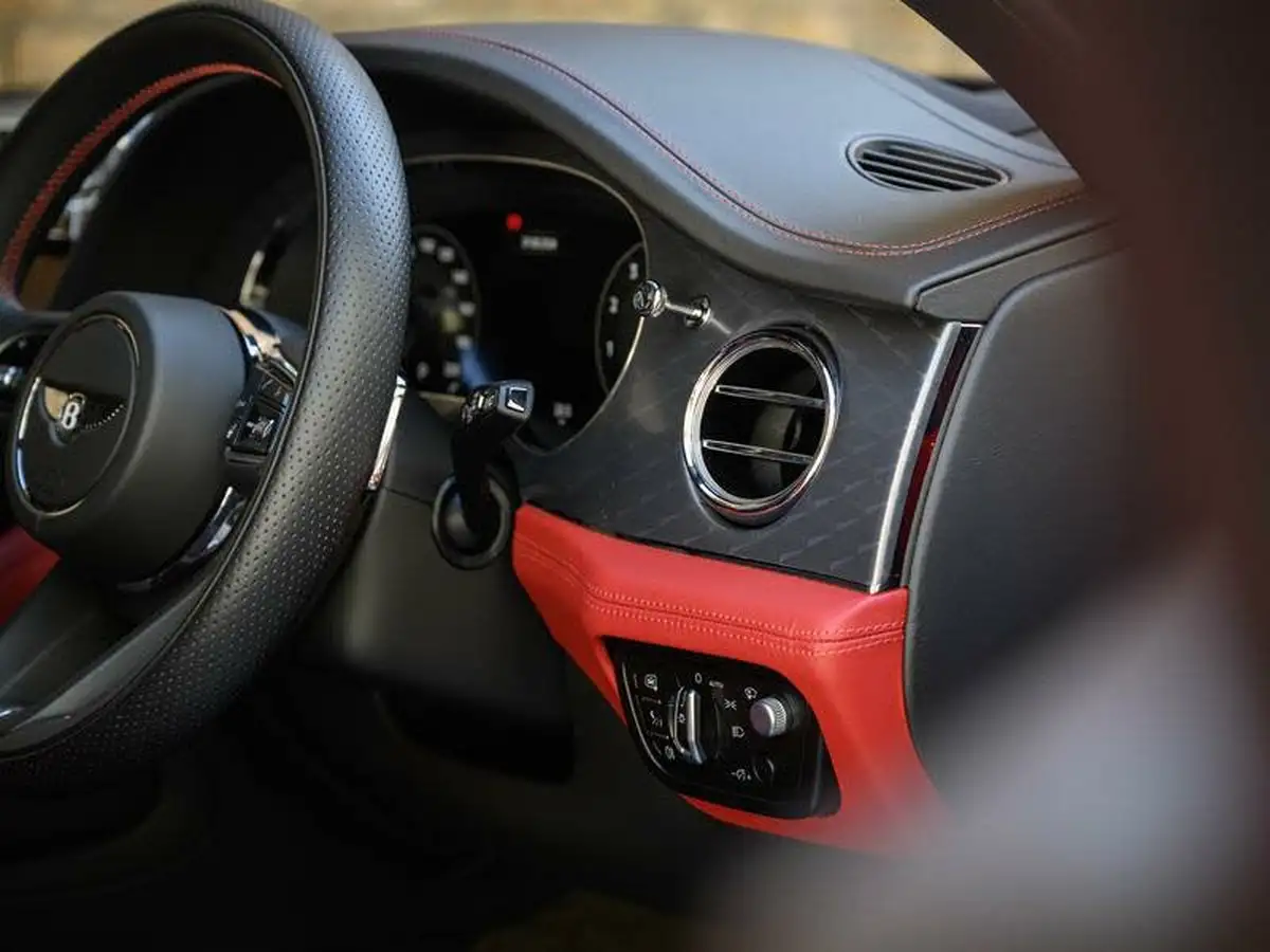2022-bentley-bentayga-40-v8-big-28
