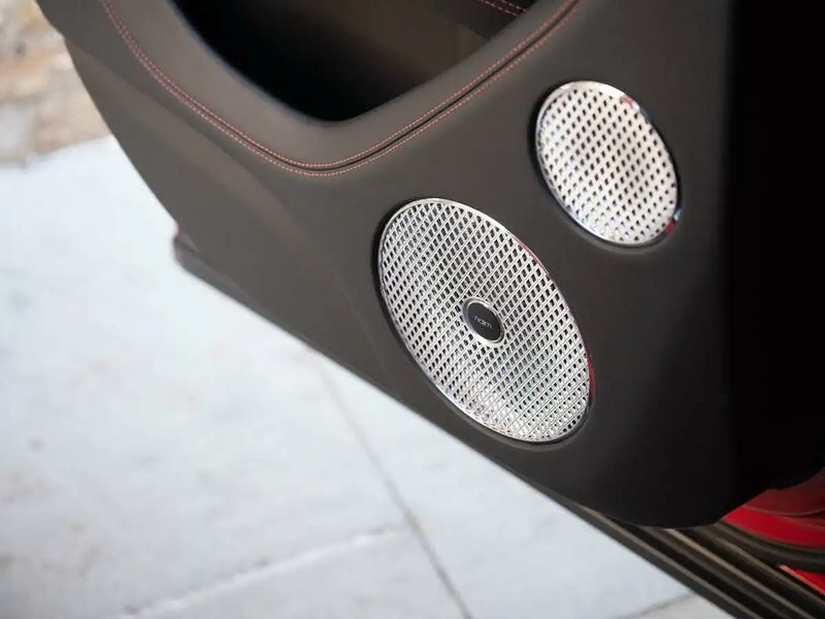 2022-bentley-bentayga-40-v8-big-52
