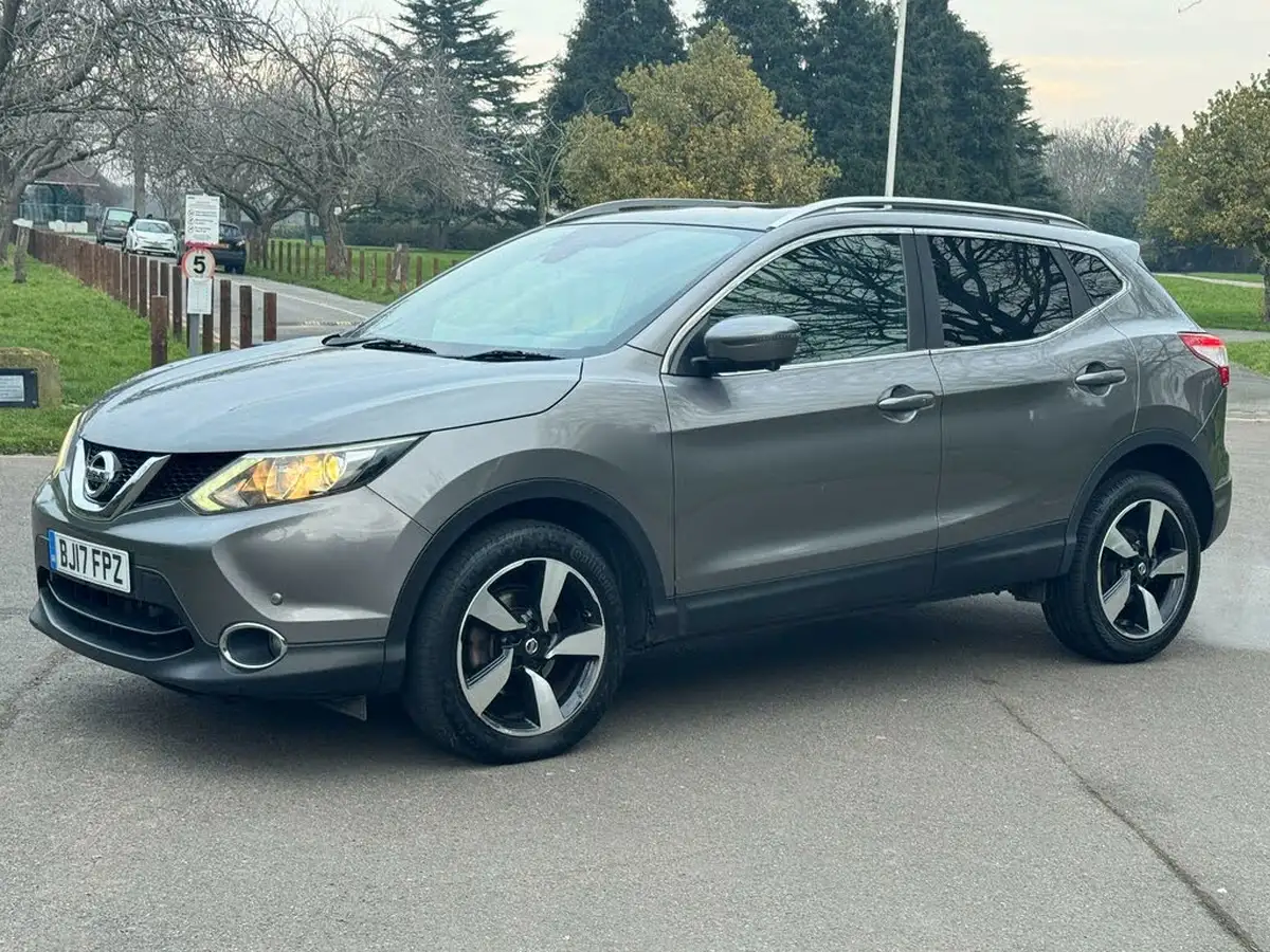 2017-nissan-qashqai-12-dig-t-n-vision-18in-xtronic-cvt-big-9