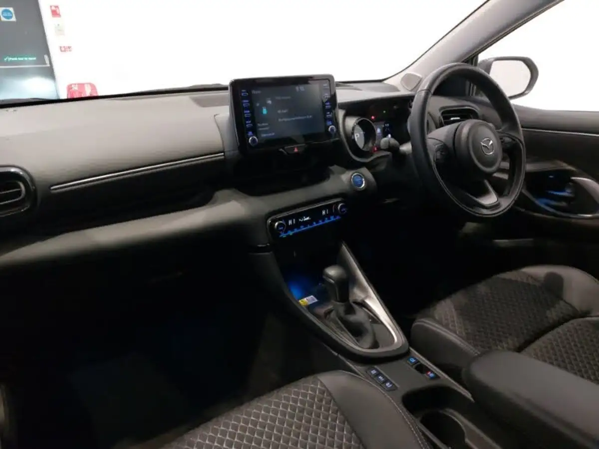 2023-mazda-mazda2-15-select-big-4
