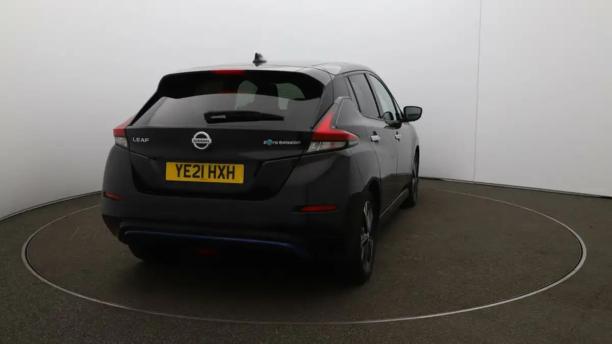 2021-nissan-leaf-e-tekna-big-48