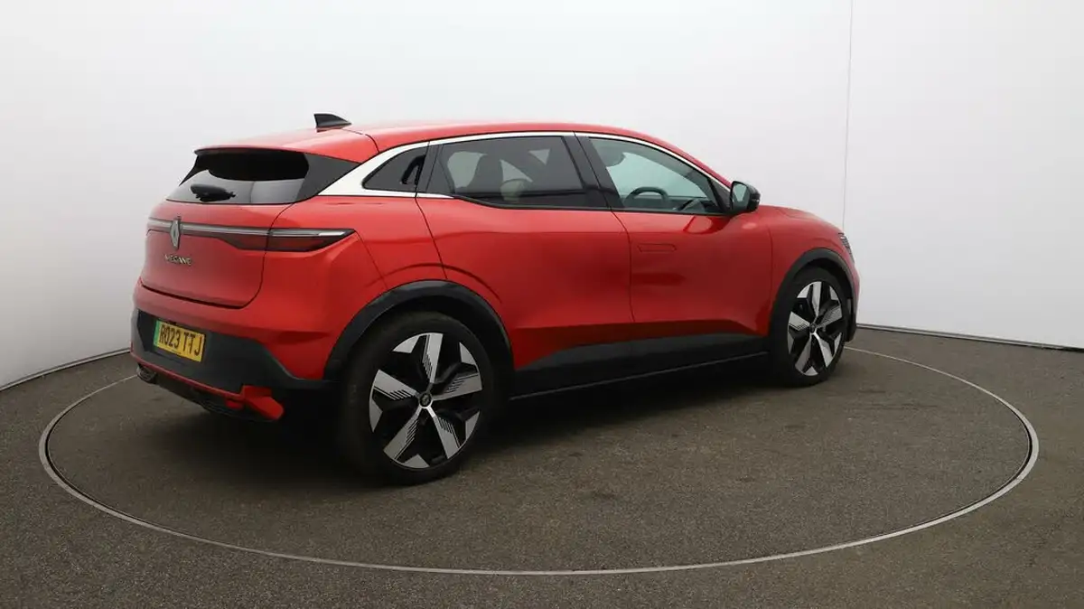 2023-renault-megane-e-tech-e-techno-big-51