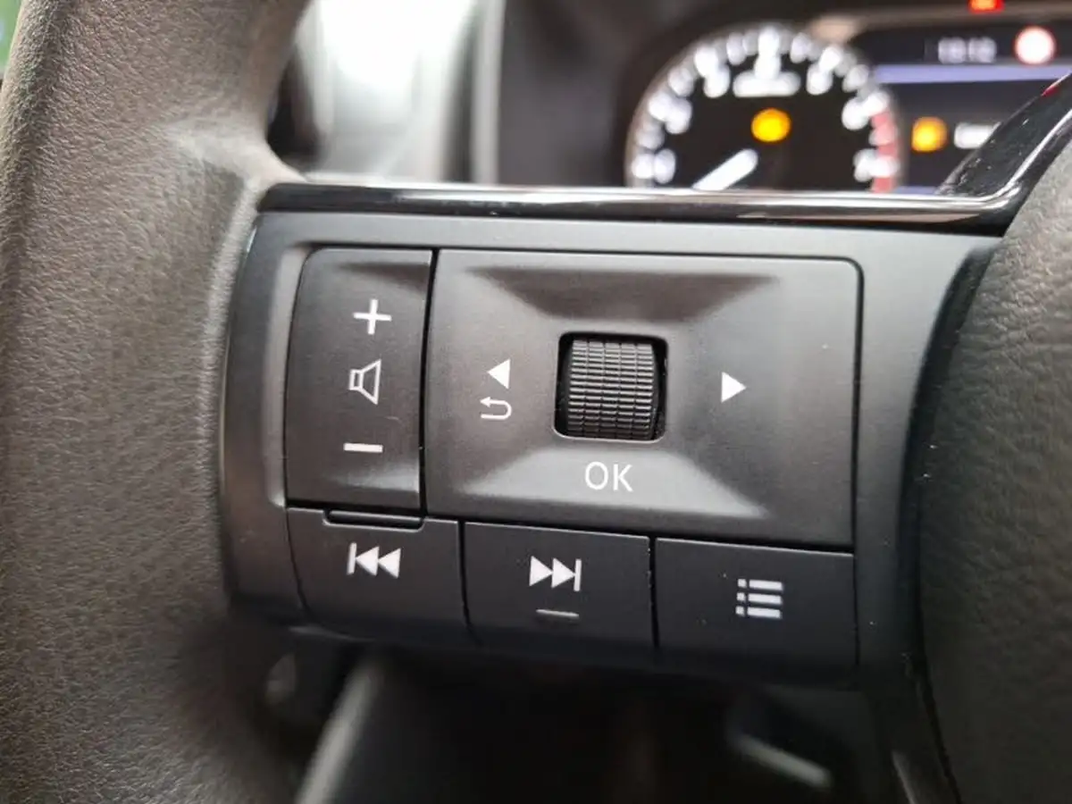2021-nissan-qashqai-13-dig-t-visia-big-13