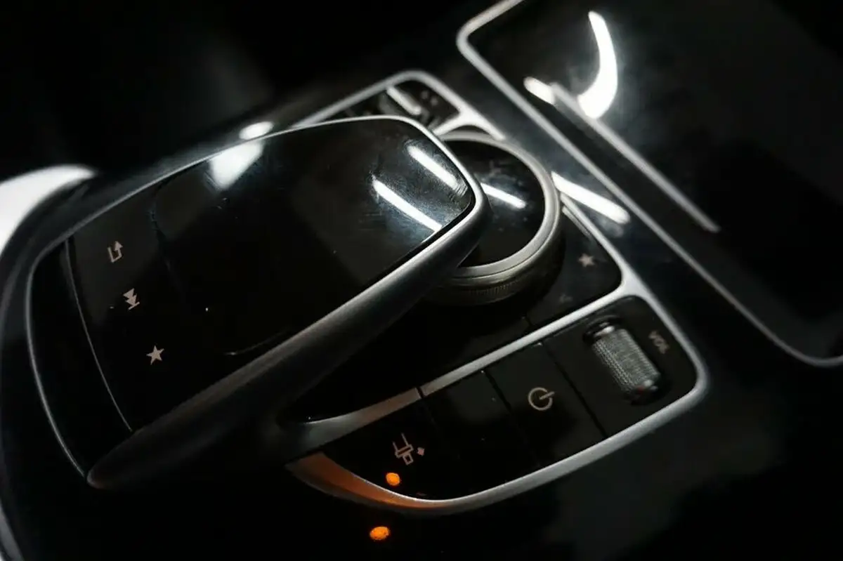 2016-mercedes-benz-c-class-big-22