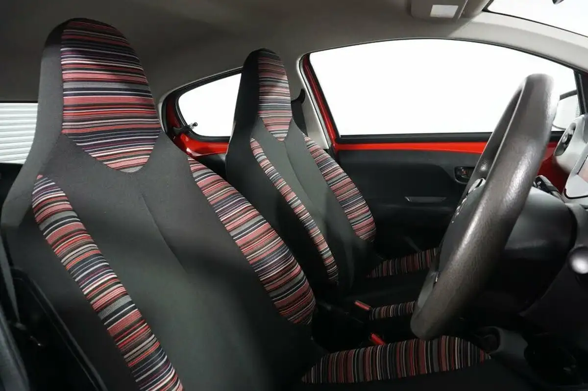2018-citroen-c1-10-vti-feel-68ps-5d-big-9