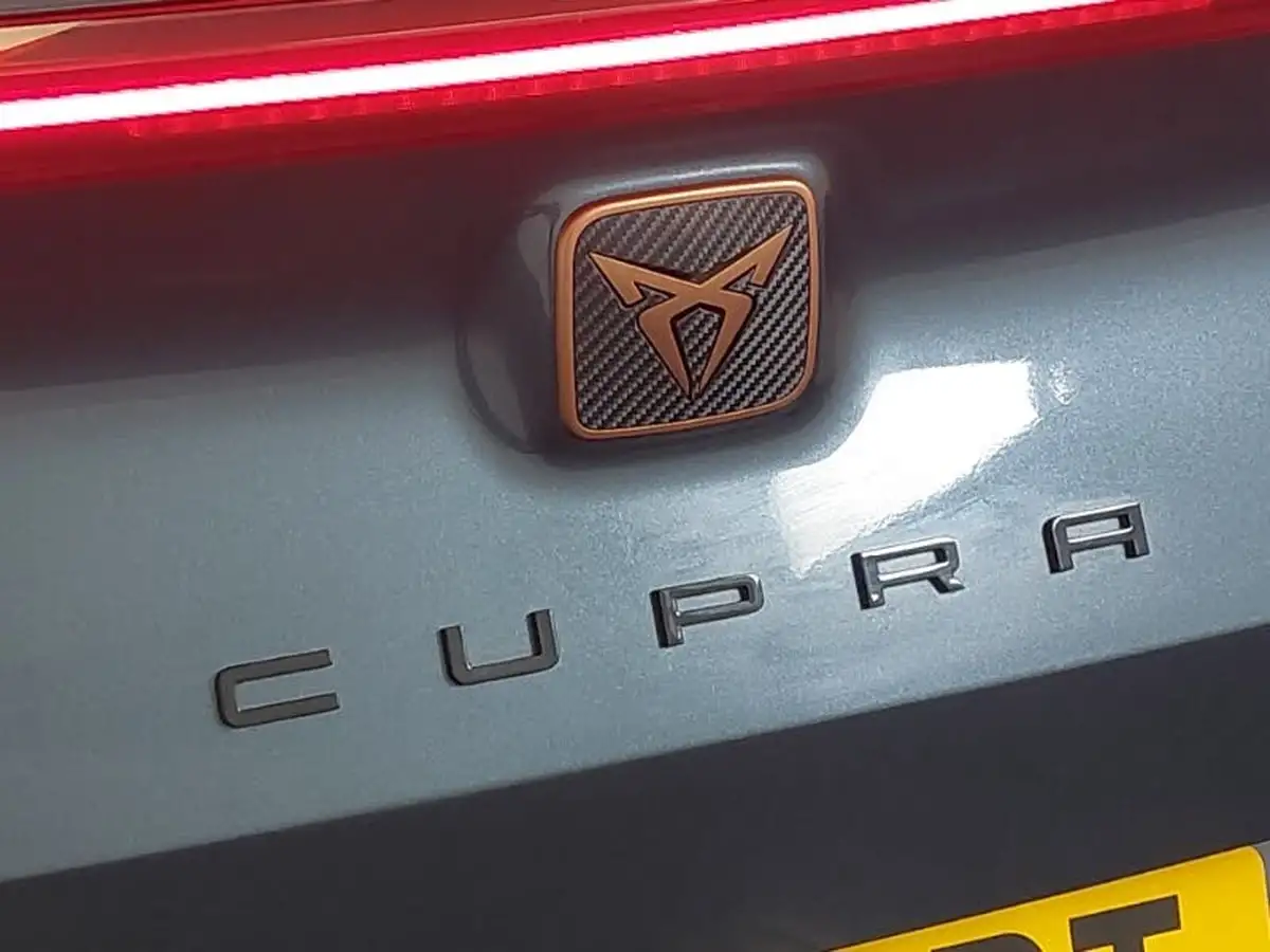 2024-cupra-formentor-14-e-hybrid-v1-big-17