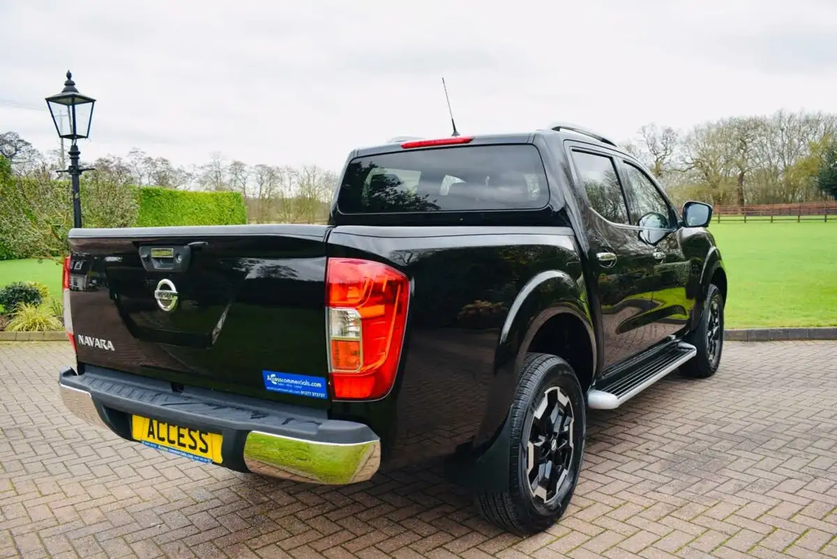2020-nissan-navara-23dci-tt-tekna-8-navileather-auto-big-7