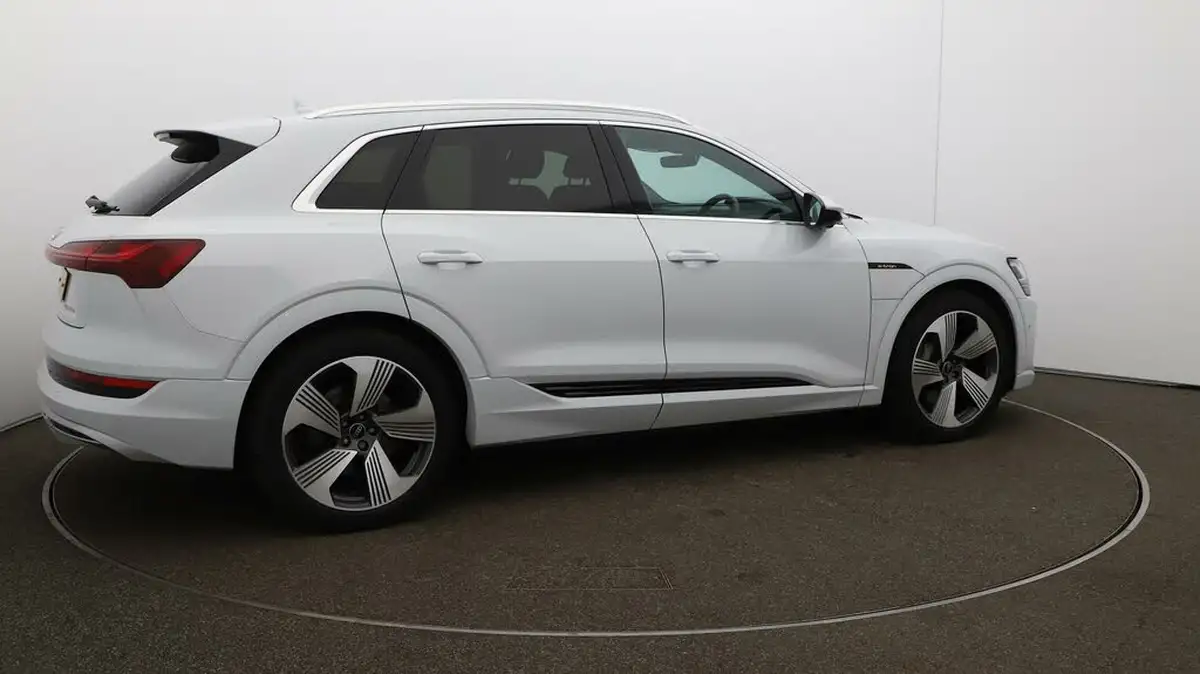 2022-audi-e-tron-50e-s-line-station-wagon-big-50