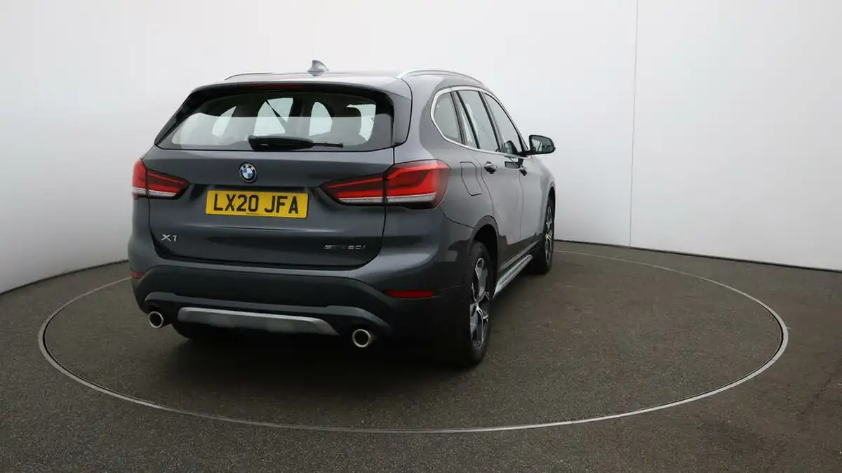 2020-bmw-x1-20-sdrive-20i-xline-big-47