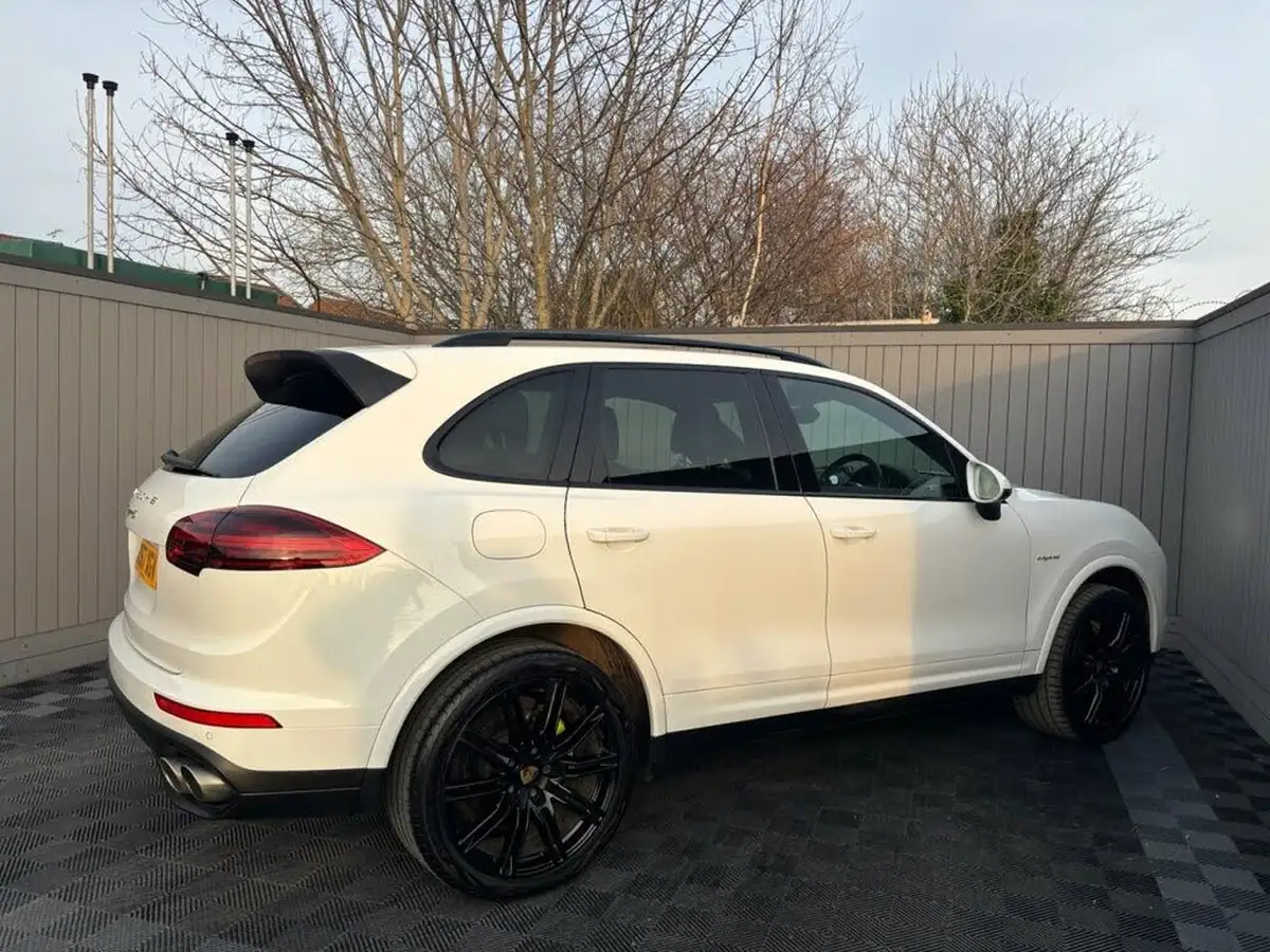 2017-porsche-cayenne-30-s-e-hybrid-platinum-edition-big-13