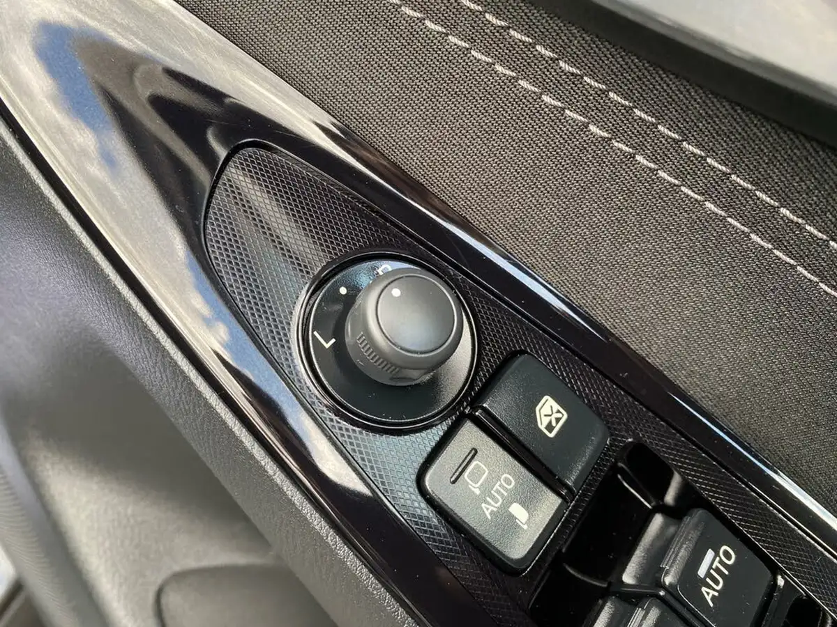 2019-mazda-mazda2-big-65