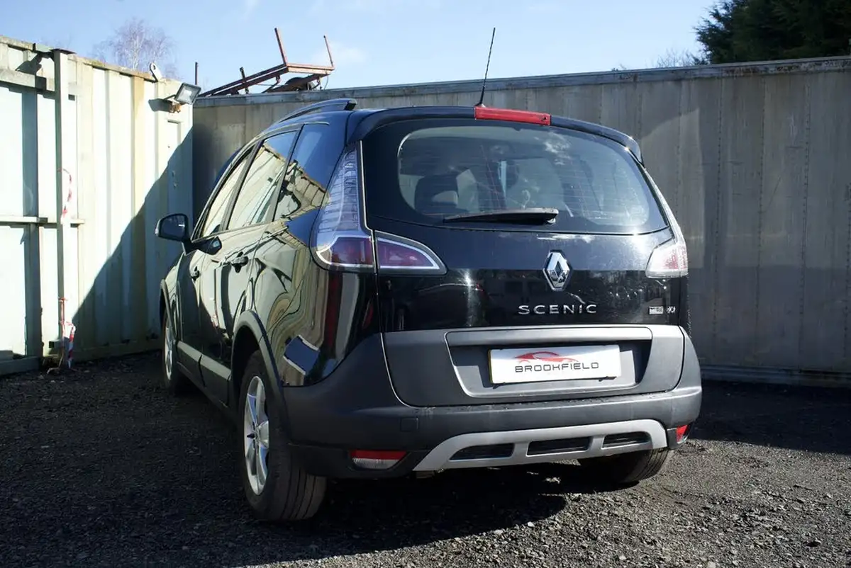 2015-renault-scenic-xmod-15dci-dynamique-nav-energy-ss-big-14