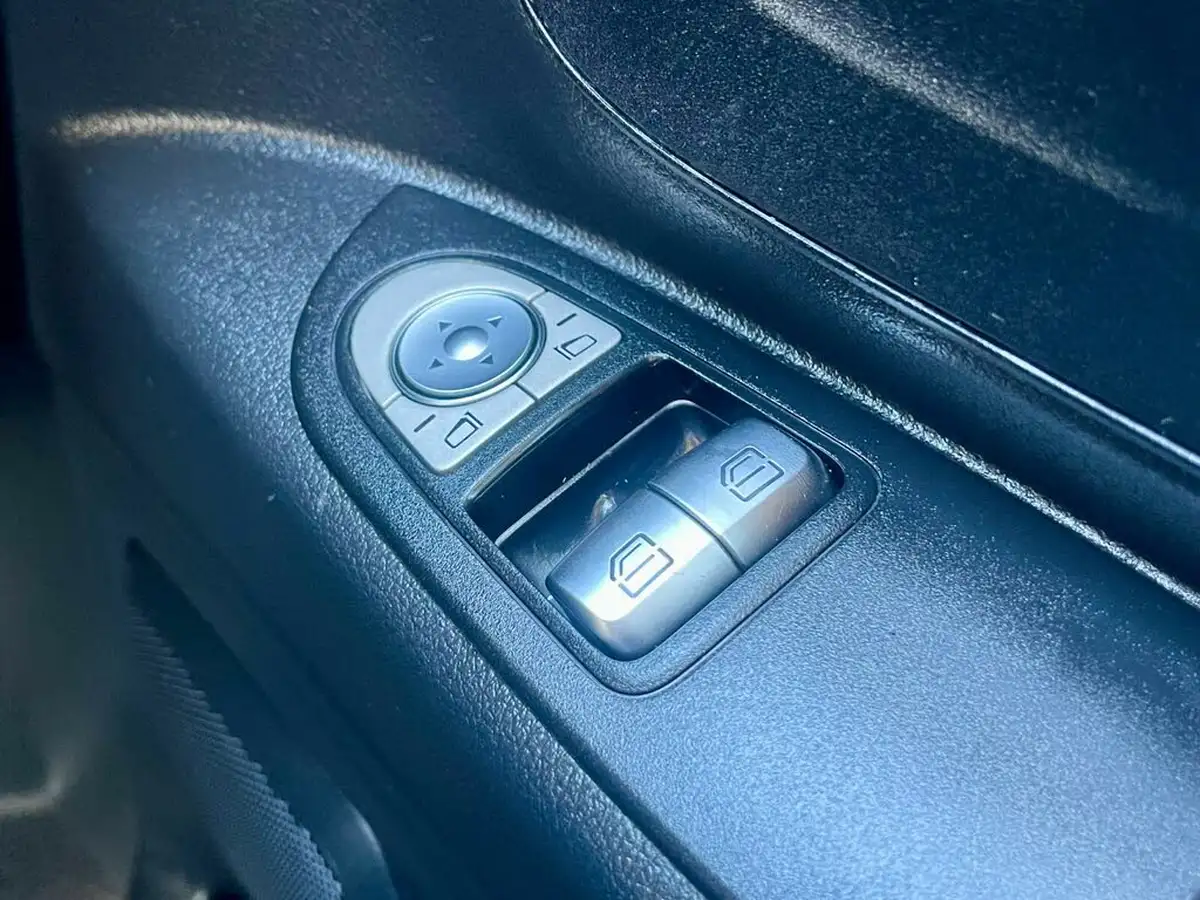 2021-mercedes-benz-vito-20cdi-114-progressive-l2-134bhpeu6dt-panel-1749cc-9g-tronic-big-32