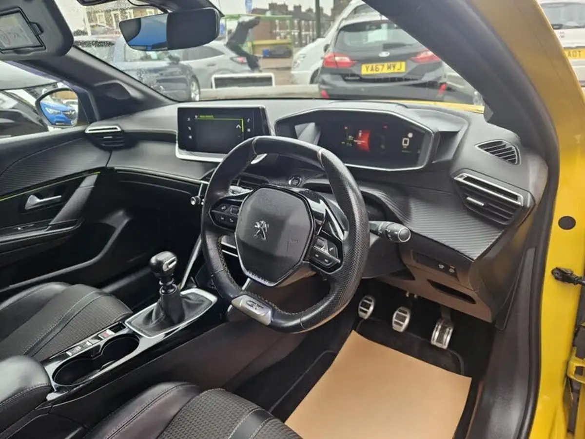 2021-peugeot-208-15-bluehdi-gt-big-28