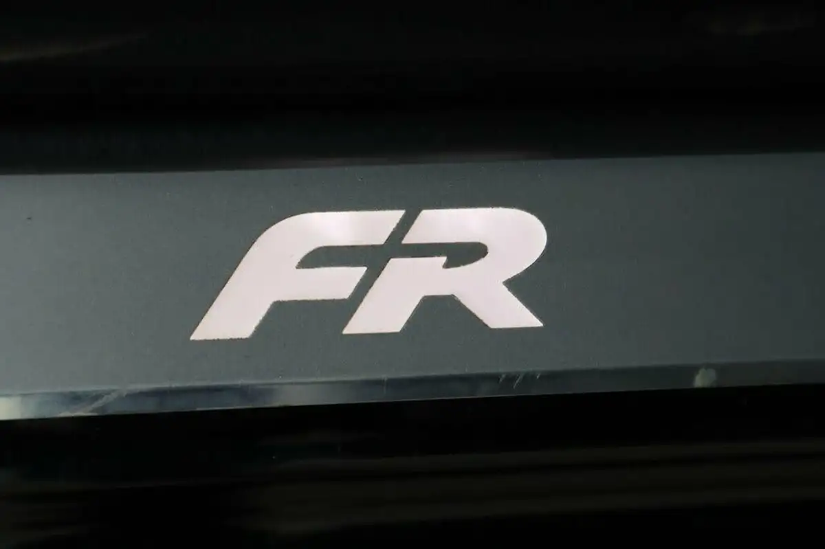 2020-seat-leon-14-e-hybrid-fr-hatchback-big-30