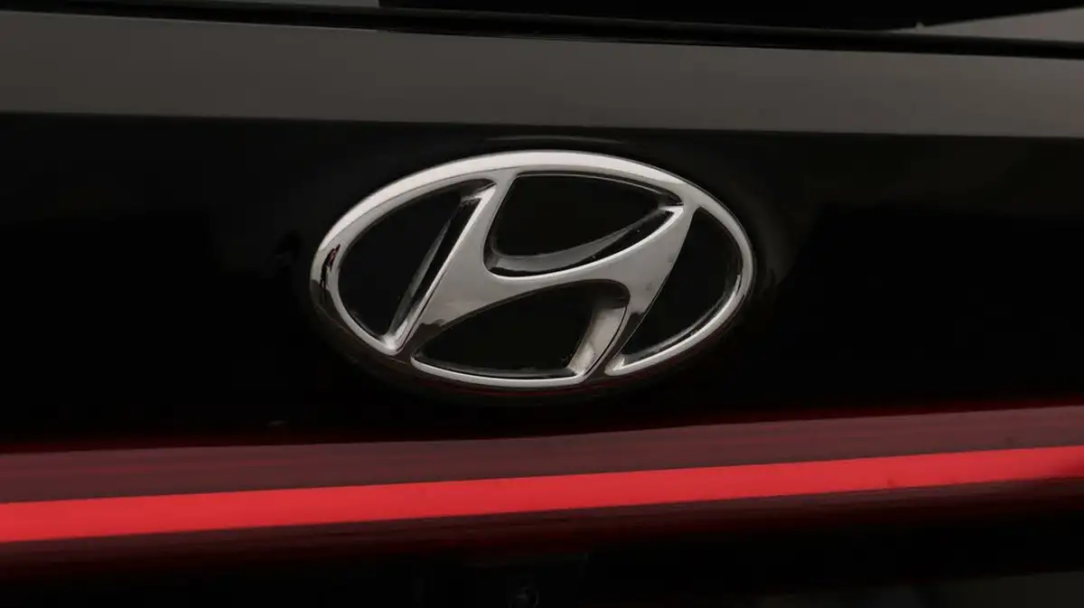 2023-hyundai-i20-10-t-gdi-se-connect-eclutch-imt-big-22