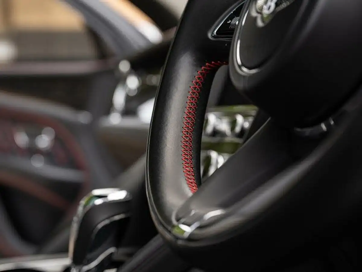 2019-bentley-bentayga-40-v8-big-39