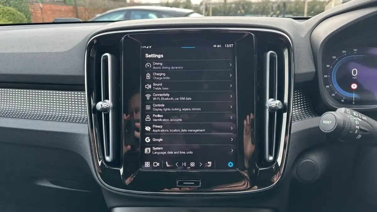 2021-volvo-xc40-e-twin-recharge-plus-big-32