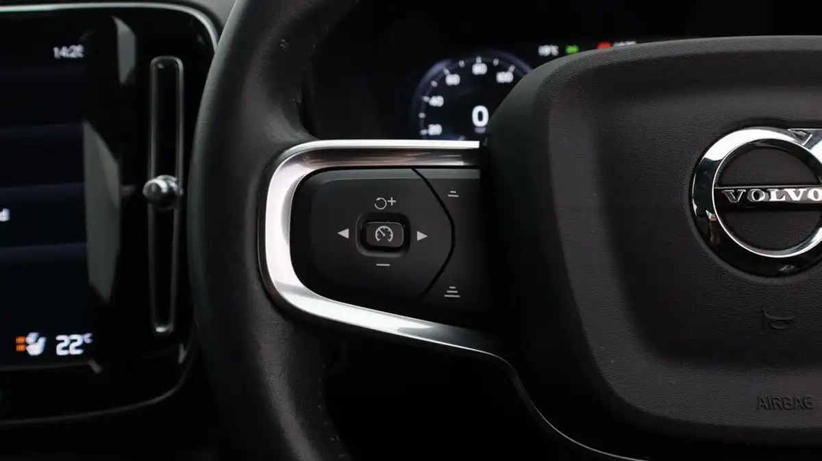 2021-volvo-xc40-15-t3-inscription-pro-161bhp-auto-big-24