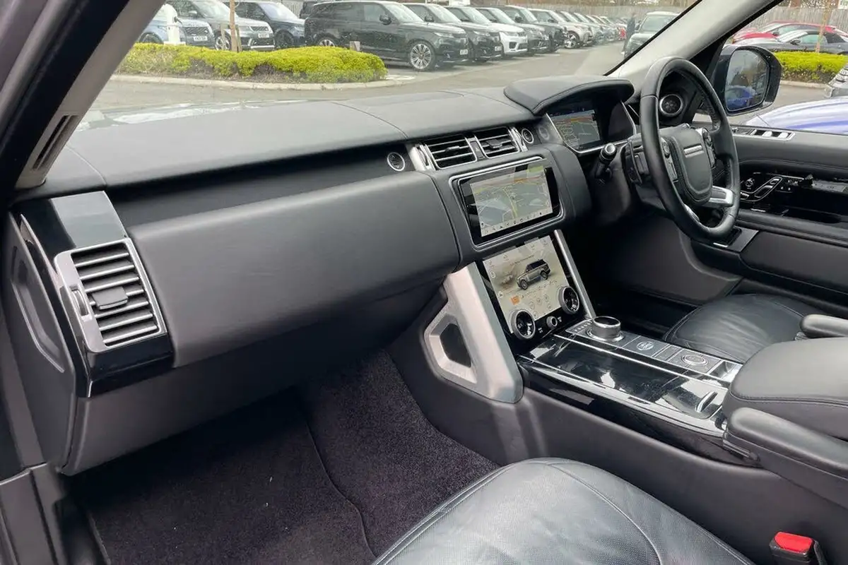 2021-land-rover-range-rover-30-d300-vogue-se-big-54