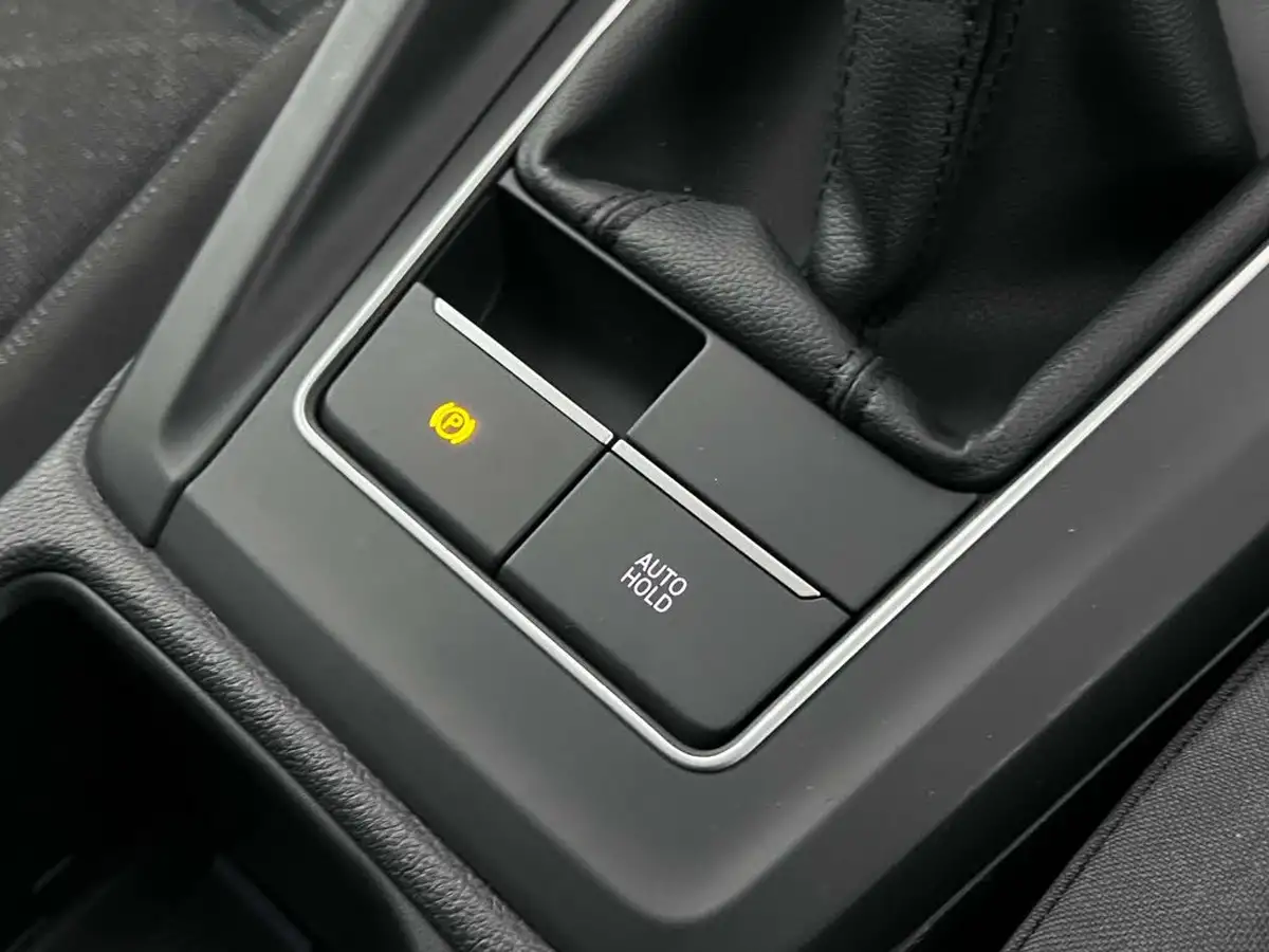 2021-volkswagen-golf-15-tsi-life-150ps-hatchback-big-35
