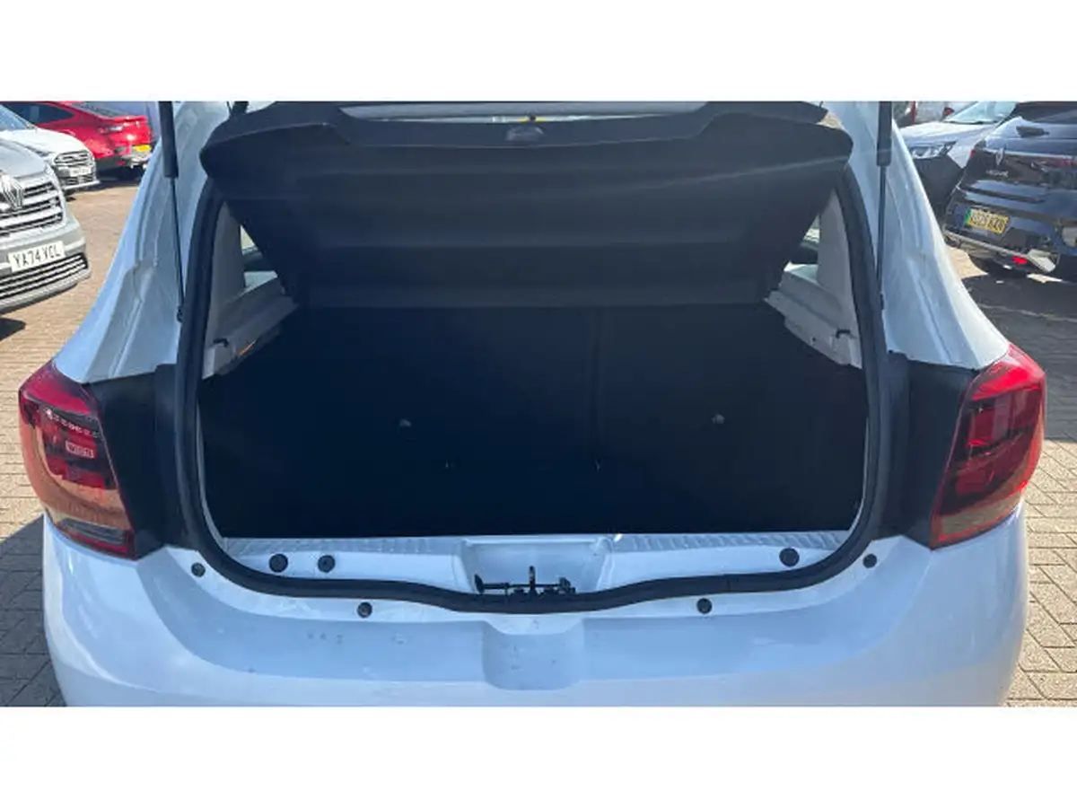 2018-dacia-sandero-10-sce-essential-big-3
