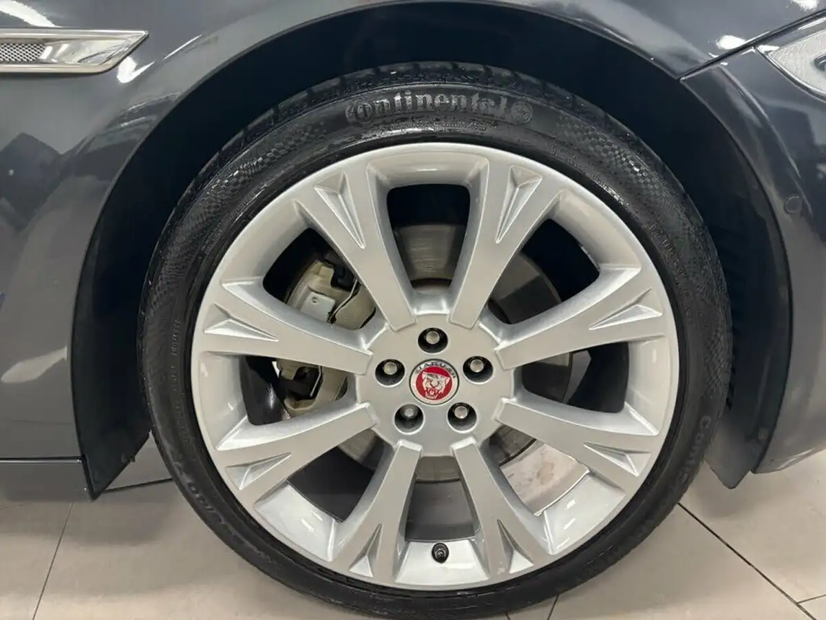 2015-jaguar-xj-series-30td-xj-portfolio-swb-auto-big-46