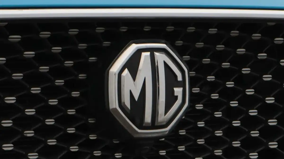 2022-mg-hs-15t-gdi-exclusive-162ps-big-28