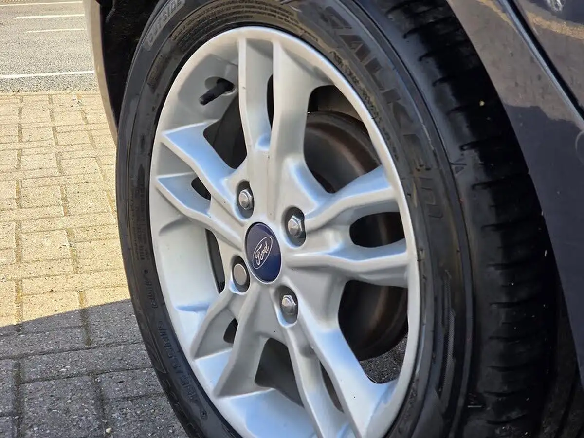 2014-ford-fiesta-10-zetec-100ps-ecoboost-ss-5d-big-8