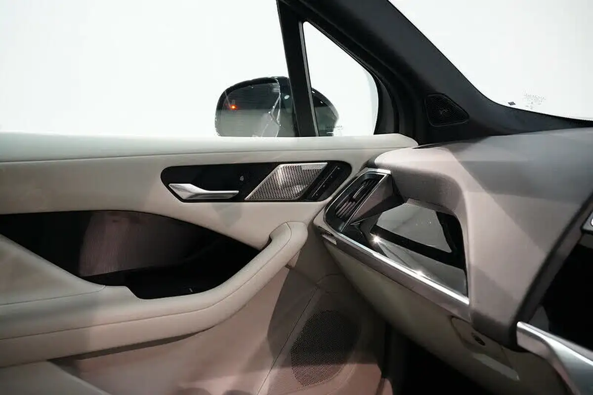 2021-jaguar-i-pace-ev400-black-big-44