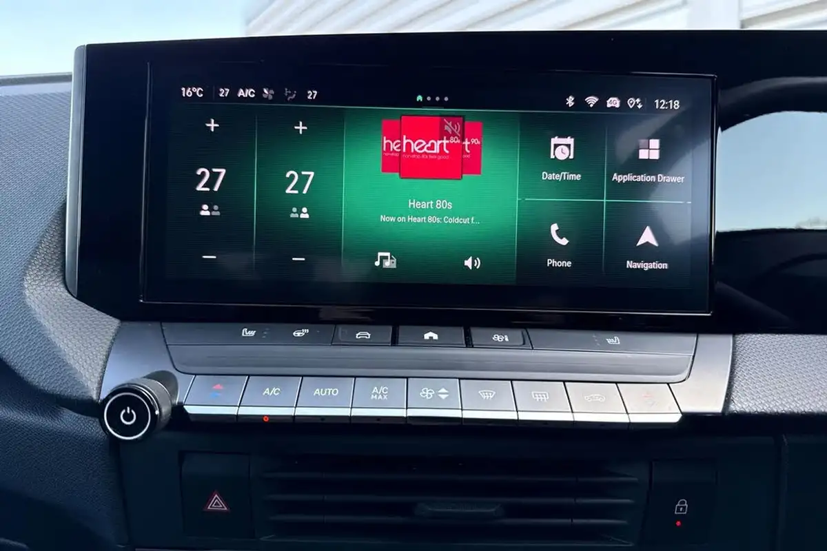 2022-vauxhall-astra-12-turbo-gs-line-hatchback-big-16